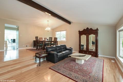 4035 Carousel Dr, Northbrook, IL 60062 photo 2