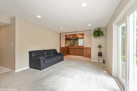4035 Carousel Dr, Northbrook, IL 60062 photo 9