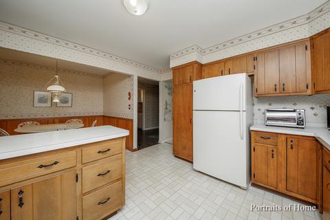300 Browning Ct, Wheaton, IL 60189 photo 9