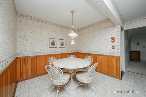 300 Browning Ct, Wheaton, IL 60189 photo 10