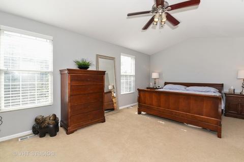 2471 Emily Ln, Elgin, IL 60124 photo 9