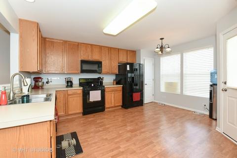 2471 Emily Ln, Elgin, IL 60124 photo 4