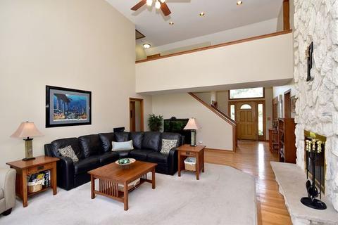 111 Wilcox Dr, Bartlett, IL 60103 photo 8