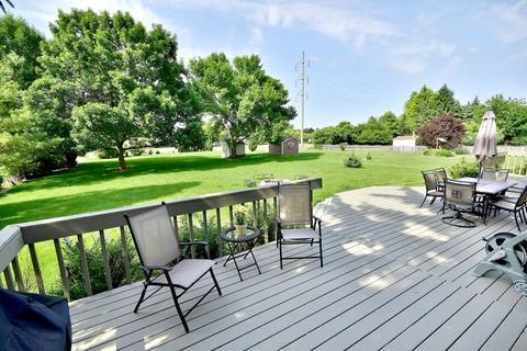 111 Wilcox Dr, Bartlett, IL 60103 photo 33