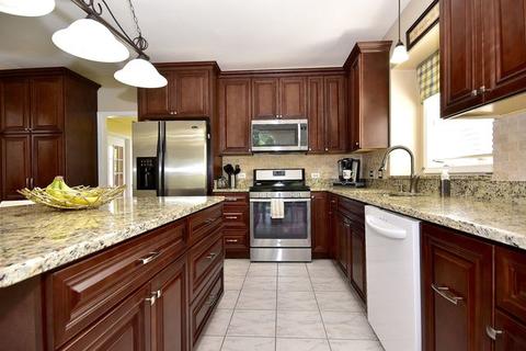 111 Wilcox Dr, Bartlett, IL 60103 photo 2