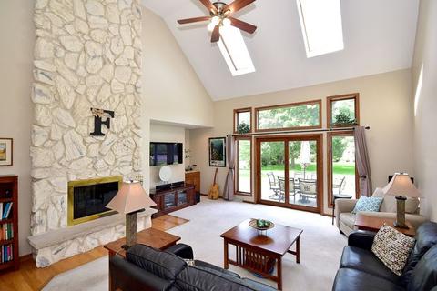 111 Wilcox Dr, Bartlett, IL 60103 photo 7