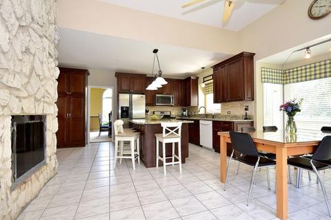 111 Wilcox Dr, Bartlett, IL 60103 photo 5