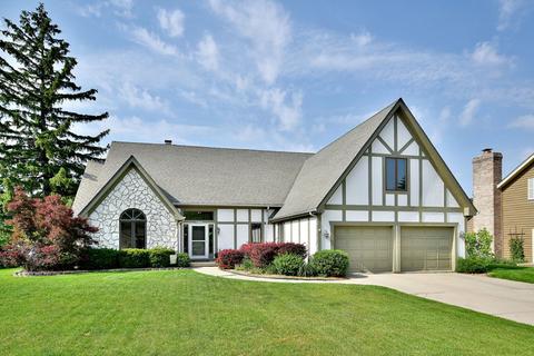 111 Wilcox Dr, Bartlett, IL 60103 photo 1