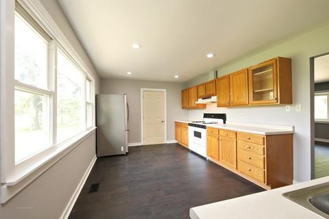 505 Amherst Ln, Hoffman Estates, IL 60169 photo 4