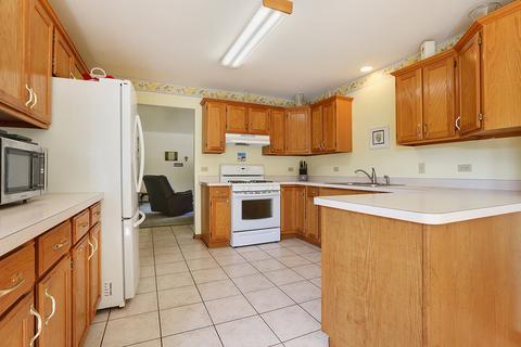 220 Crystal Ln, Steger, IL 60475 photo 3