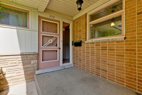 712 Warwick Rd, Deerfield, IL 60015 photo 3