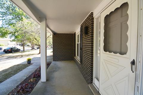 1219 Crestview Dr, Elgin, IL 60123 photo 2