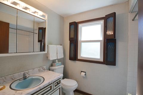 1219 Crestview Dr, Elgin, IL 60123 photo 8