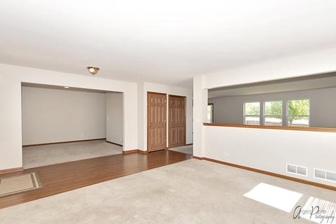 2900 Arbor Dr, Mchenry, IL 60050 photo 3