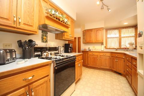 719 Ford Ave, Elgin, IL 60120 photo 2