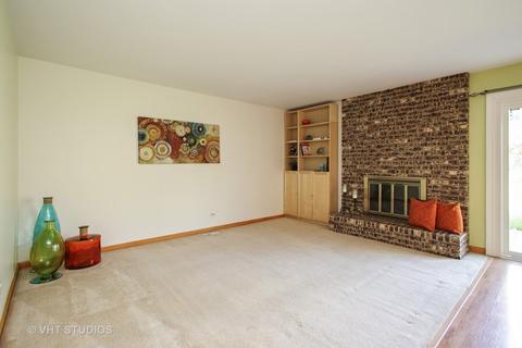 1720 Kent Rd, Hoffman Estates, IL 60169 photo 2