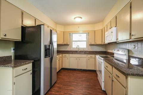 4402 Ashley Dr, Mchenry, IL 60050 photo 4