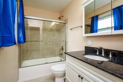 4402 Ashley Dr, Mchenry, IL 60050 photo 9