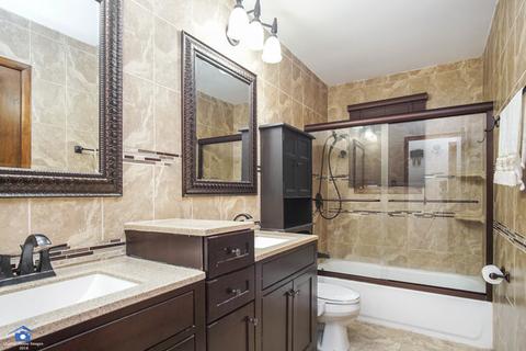 15230 Pine Dr, Oak Forest, IL 60452 photo 13