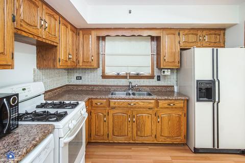 15230 Pine Dr, Oak Forest, IL 60452 photo 9