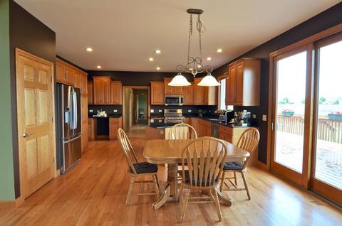 633 Sandberg Dr, Sycamore, IL 60178 photo 12