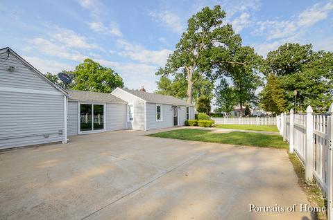 1320 Simms St, Aurora, IL 60505 photo 2