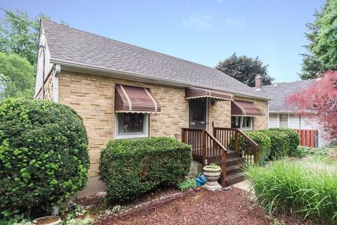 431 Griswold St, Elgin, IL 60123 photo 3