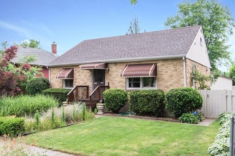431 Griswold St, Elgin, IL 60123 photo 2