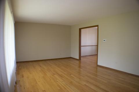 2220 High Point Dr, Lindenhurst, IL 60046 photo 3