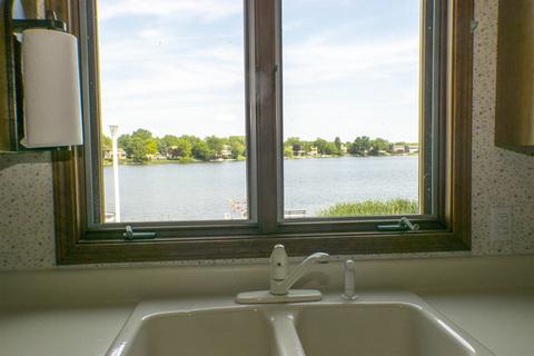 2220 High Point Dr, Lindenhurst, IL 60046 photo 9