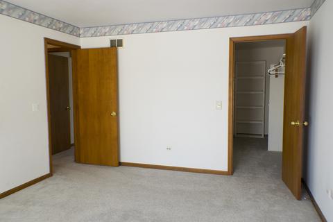 2220 High Point Dr, Lindenhurst, IL 60046 photo 14