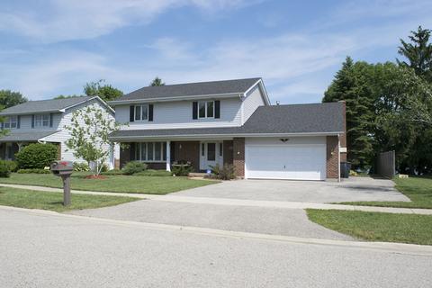 2220 High Point Dr, Lindenhurst, IL 60046 photo 2