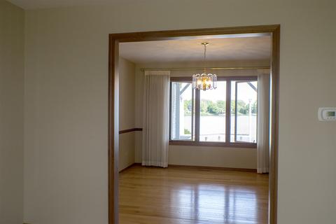 2220 High Point Dr, Lindenhurst, IL 60046 photo 5
