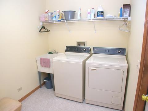 868 Middleton Ln, Bartlett, IL 60103 photo 11