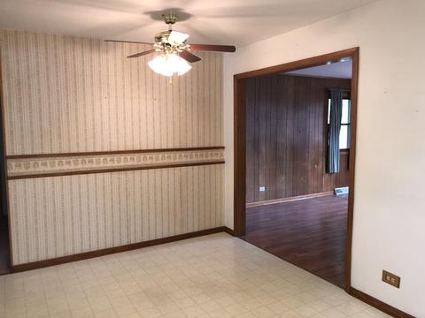 658 Hartwell Ave, Elgin, IL 60120 photo 3