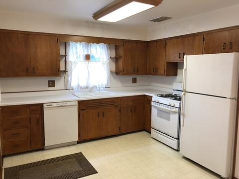 658 Hartwell Ave, Elgin, IL 60120 photo 2