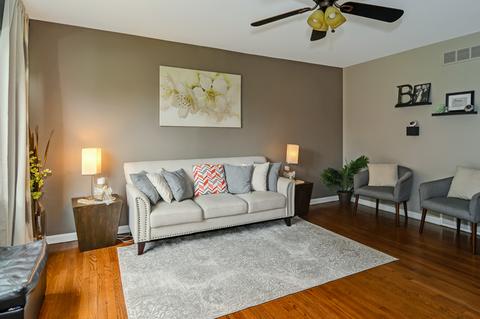 1015 Evergreen St, Wheaton, IL 60187 photo 2