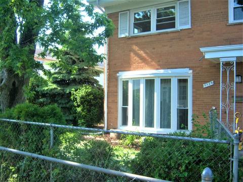 8829 Robin Dr #A, Des Plaines, IL 60016 photo 2