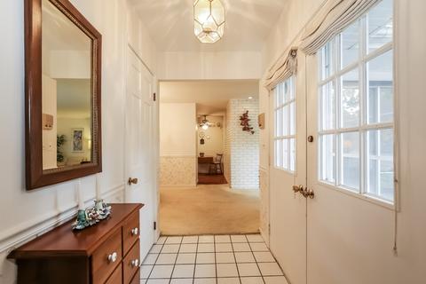 17 Saint George Dr, Rolling Meadows, IL 60008 photo 2