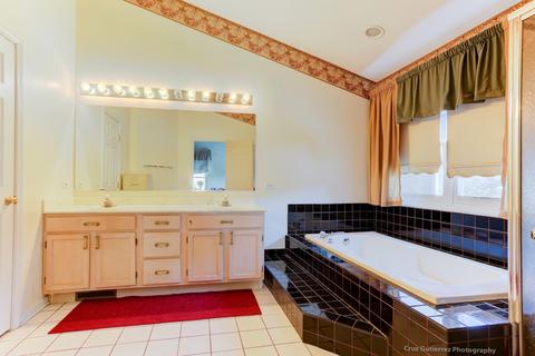 1480 Falcon Ln, Hoffman Estates, IL 60192 photo 13
