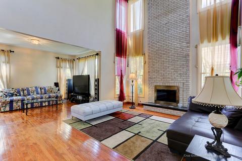 1480 Falcon Ln, Hoffman Estates, IL 60192 photo 2