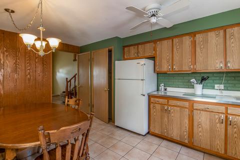 220 Pinecroft Dr, Roselle, IL 60172 photo 6