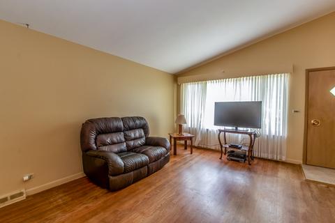 220 Pinecroft Dr, Roselle, IL 60172 photo 9