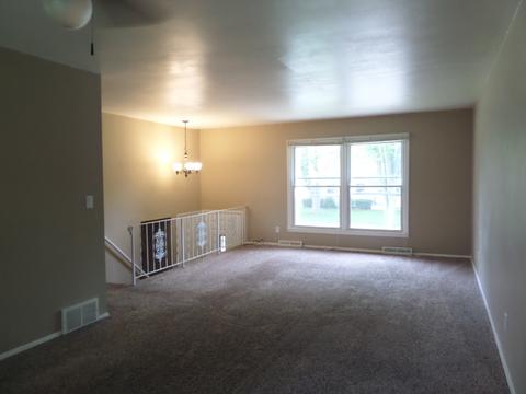526 Ball Ave, Dekalb, IL 60115 photo 2