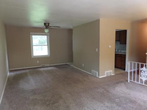 526 Ball Ave, Dekalb, IL 60115 photo 3