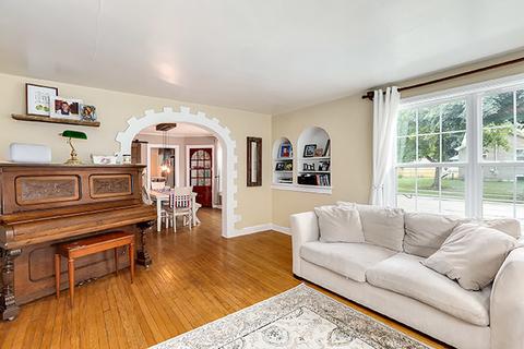625 Oak St, Elgin, IL 60123 photo 4