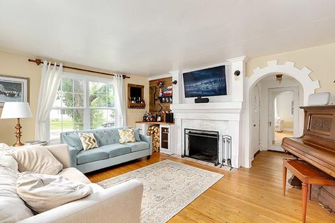 625 Oak St, Elgin, IL 60123 photo 3