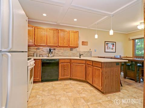 913 Ascot Dr, Elgin, IL 60123 photo 8