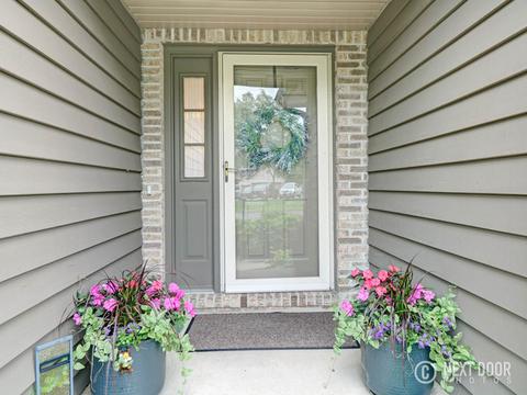 913 Ascot Dr, Elgin, IL 60123 photo 2