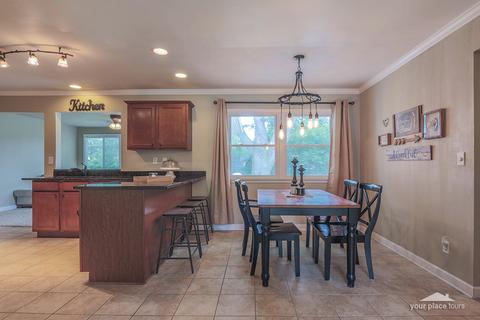 600 Meyer Ct, Aurora, IL 60506 photo 4